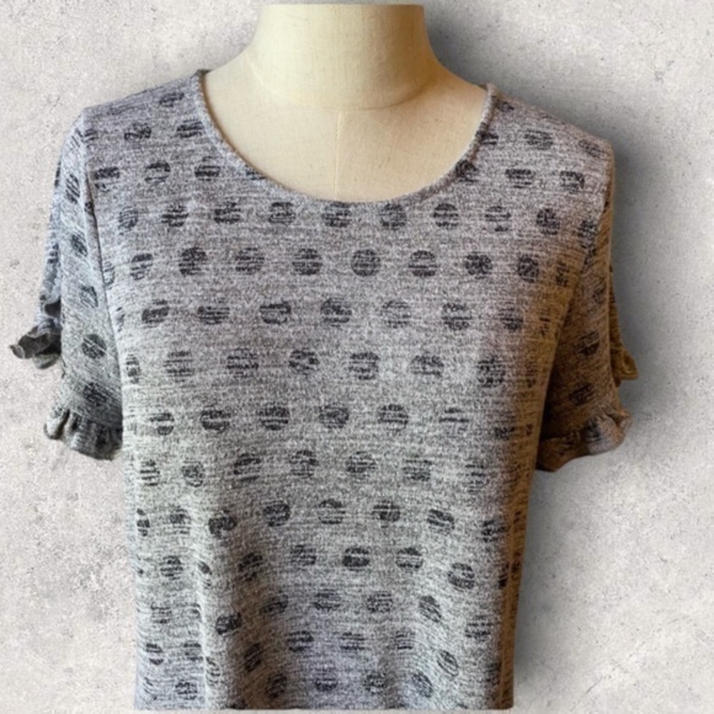 🌺 3/$25 🌺 Cupio | Women’s polka dot ruffled‎ short sleeve top - Picture 2 of 8